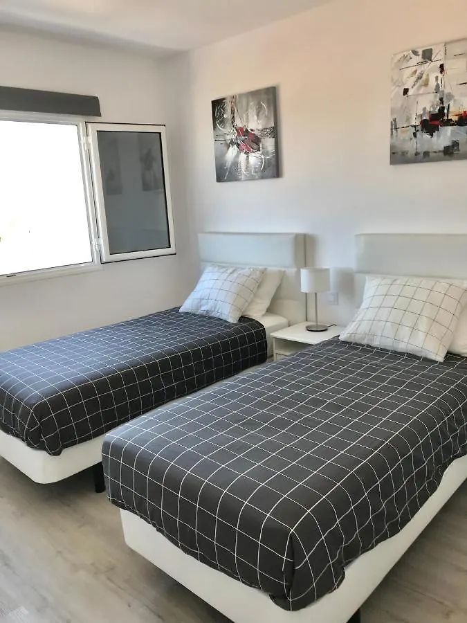 Beautiful 2 Bed Apt Atlantic View First Floor With Air Con & Free Wifi Apt 17A Appartement Puerto del Carmen  Spanje