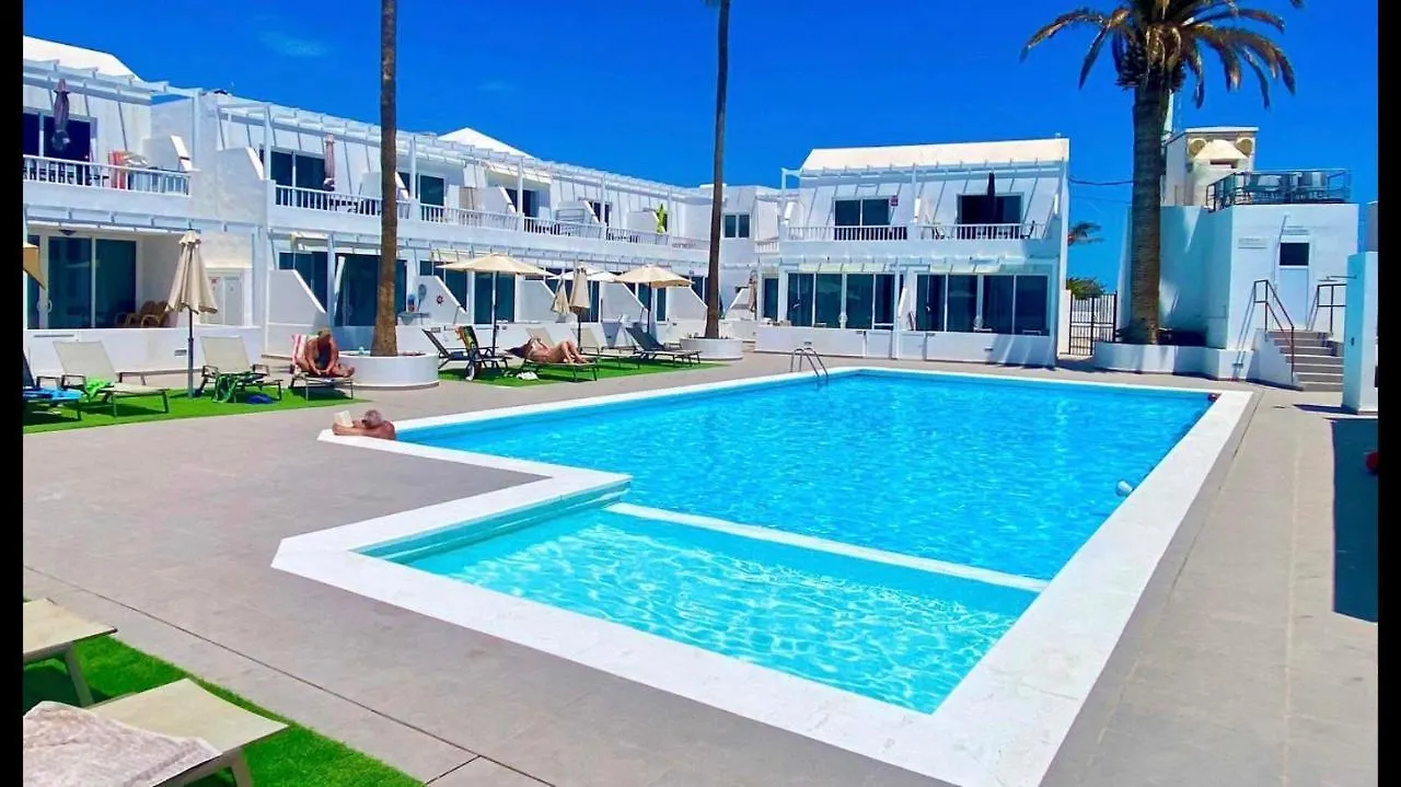 Beautiful 2 Bed Apt Atlantic View First Floor With Air Con & Free Wifi Apt 17A contacts